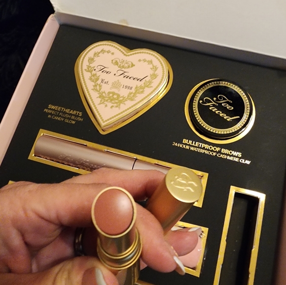 Too Faced All You Need is Love & Makeup Gift Box, NWT - Picture 7 of 12